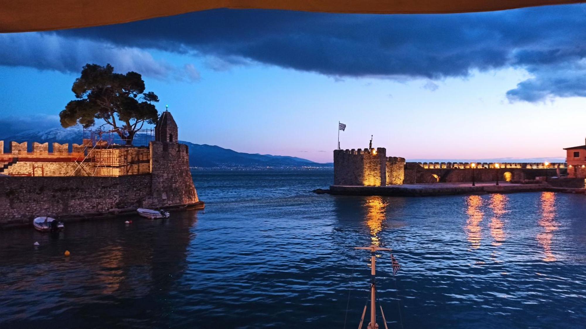 Nafpaktos Cottage By The Sea For Travelers And Dreamers! Екстериор снимка
