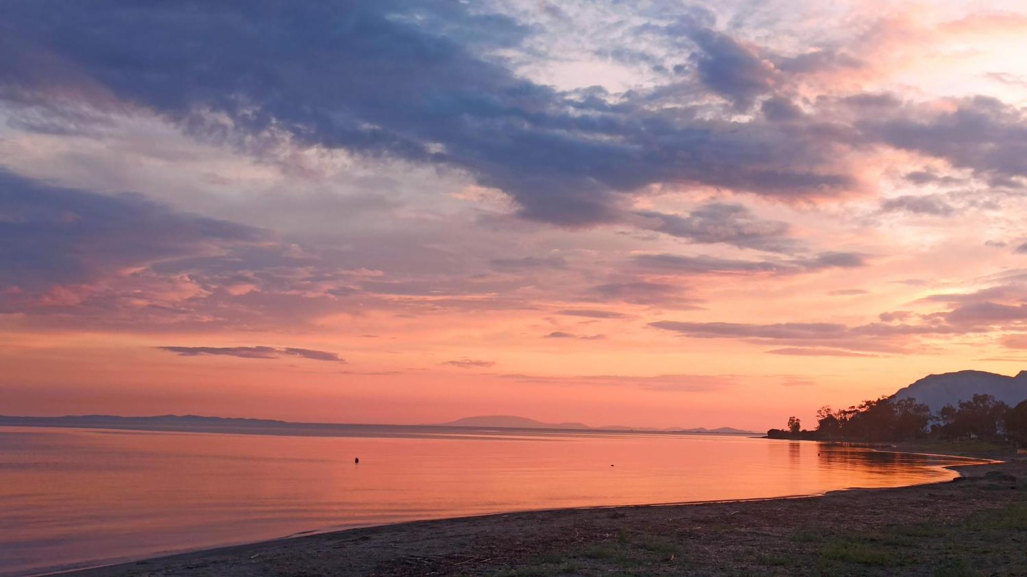 Nafpaktos Cottage By The Sea For Travelers And Dreamers! Екстериор снимка