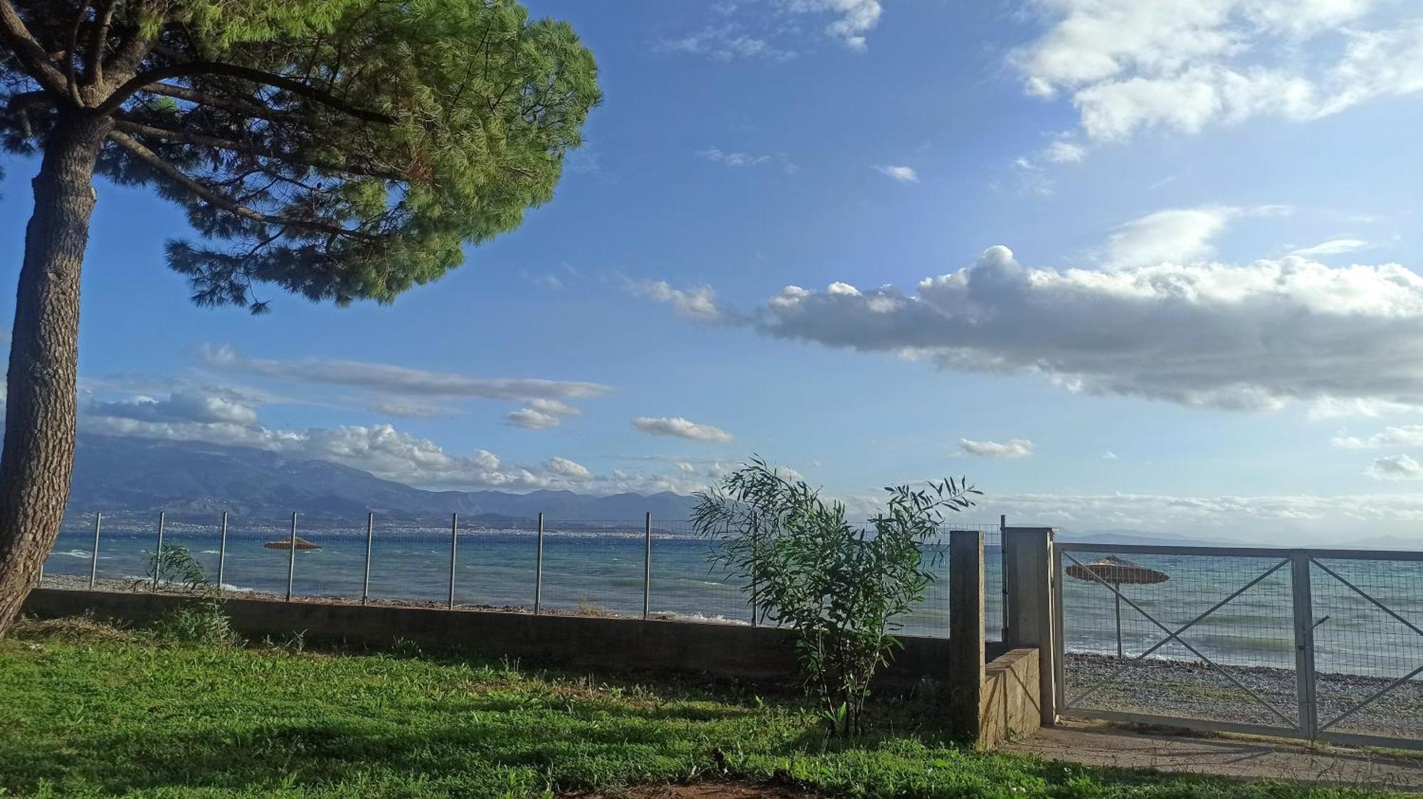 Nafpaktos Cottage By The Sea For Travelers And Dreamers! Екстериор снимка